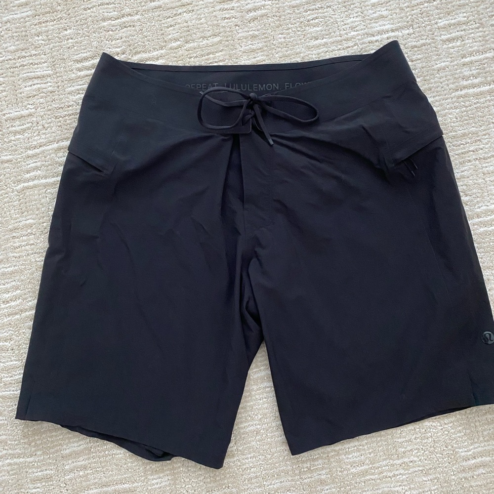 lululemon athletica Men's Black Board Shorts
